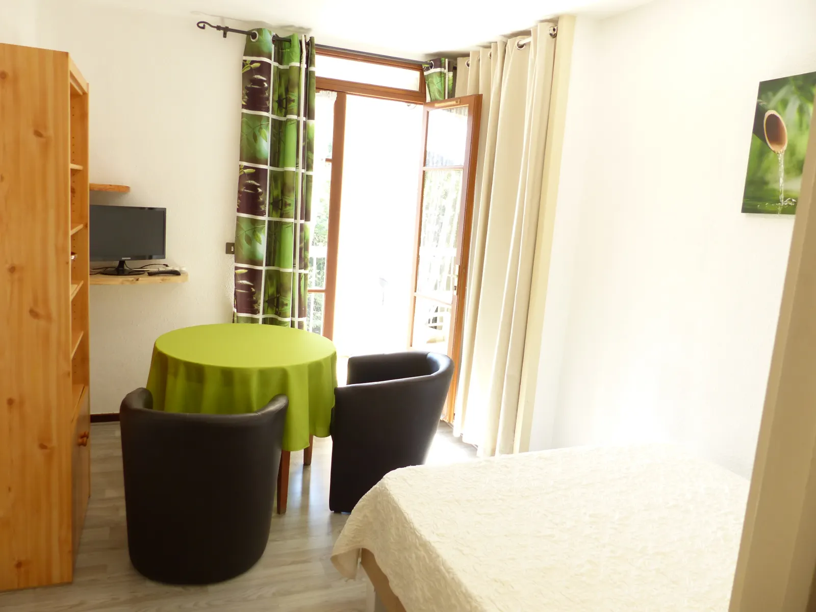Coin séjour du T1 N° 6 au 2ème étage à 100 mètres des thermes d'Amélie les bains
