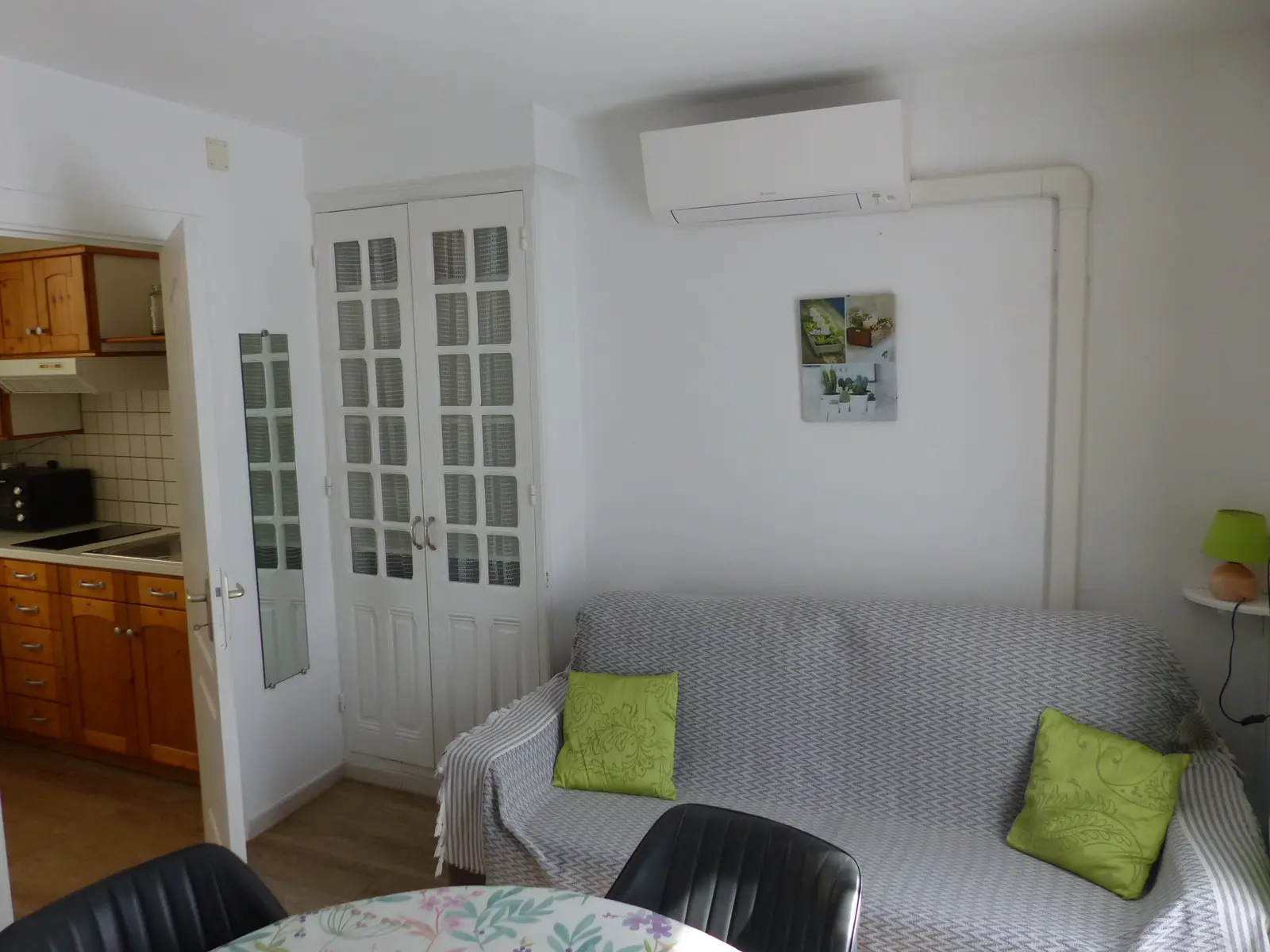 Séjour du T2 N°B6 au 1er étage à 100 mètres des thermes d'Amélie les bains