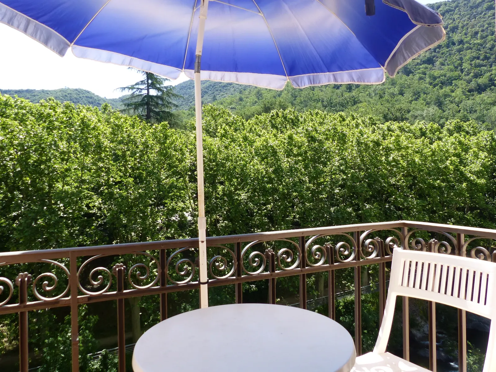 Balcon du T1 N°B7 au 2ème étage à 100 mètres des thermes d'Amélie les bains