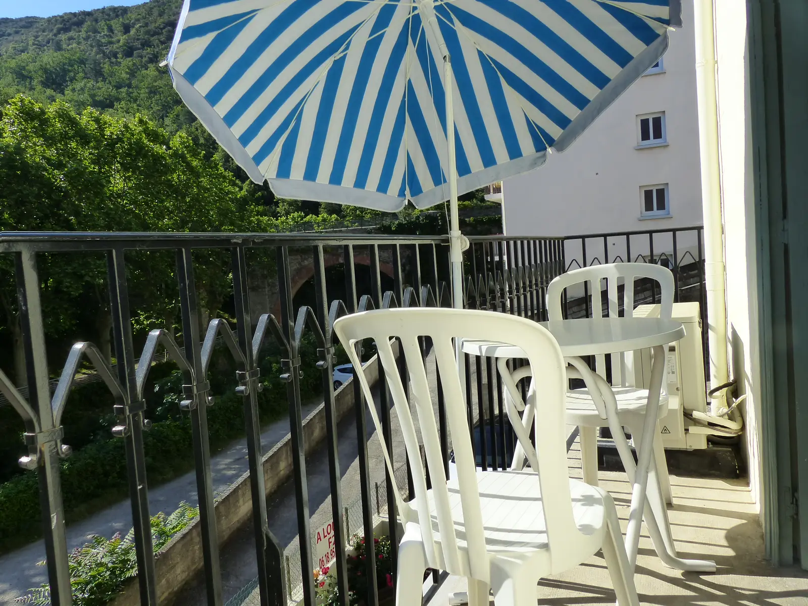 Balcon du studio N° J4 au rez de chaussée à 100 mètres des thermes d'Amélie les bains