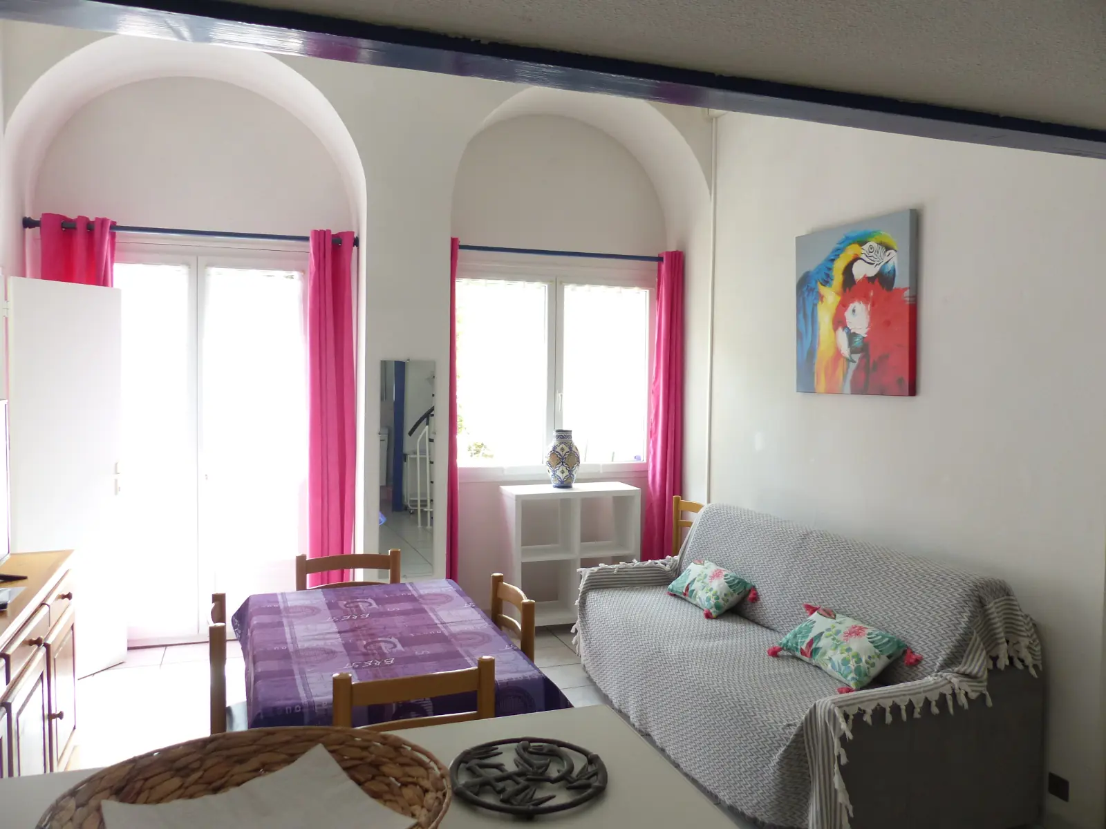 Séjour du T2 N° 10 en rez de jardin à 100 mètres des Thermes